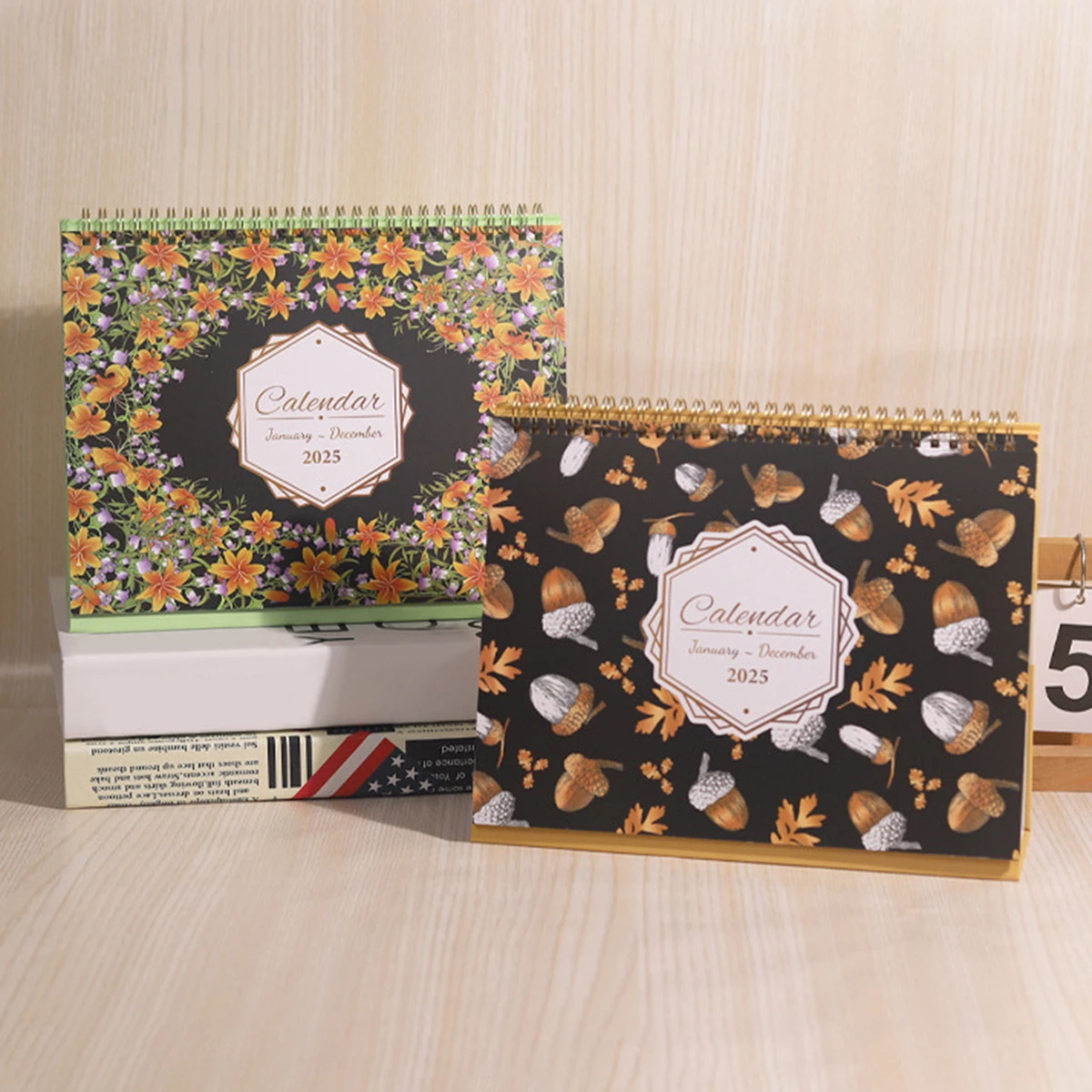 

1PC 2025 Romantic Floral Pattern Desk Calendar, Gold Coil, Flip-Through Writable Calendar Book, Desktop Decorative Ornament