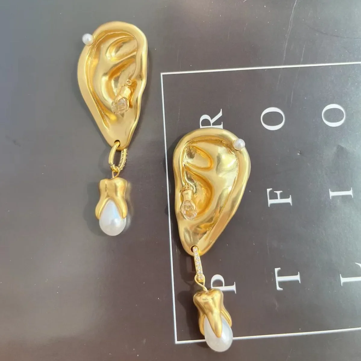 European and American Fashion Trends, Retro Art, Abstract Exaggeration, Ear and Tooth Shapes, Pearl Pendants, Ear Clips