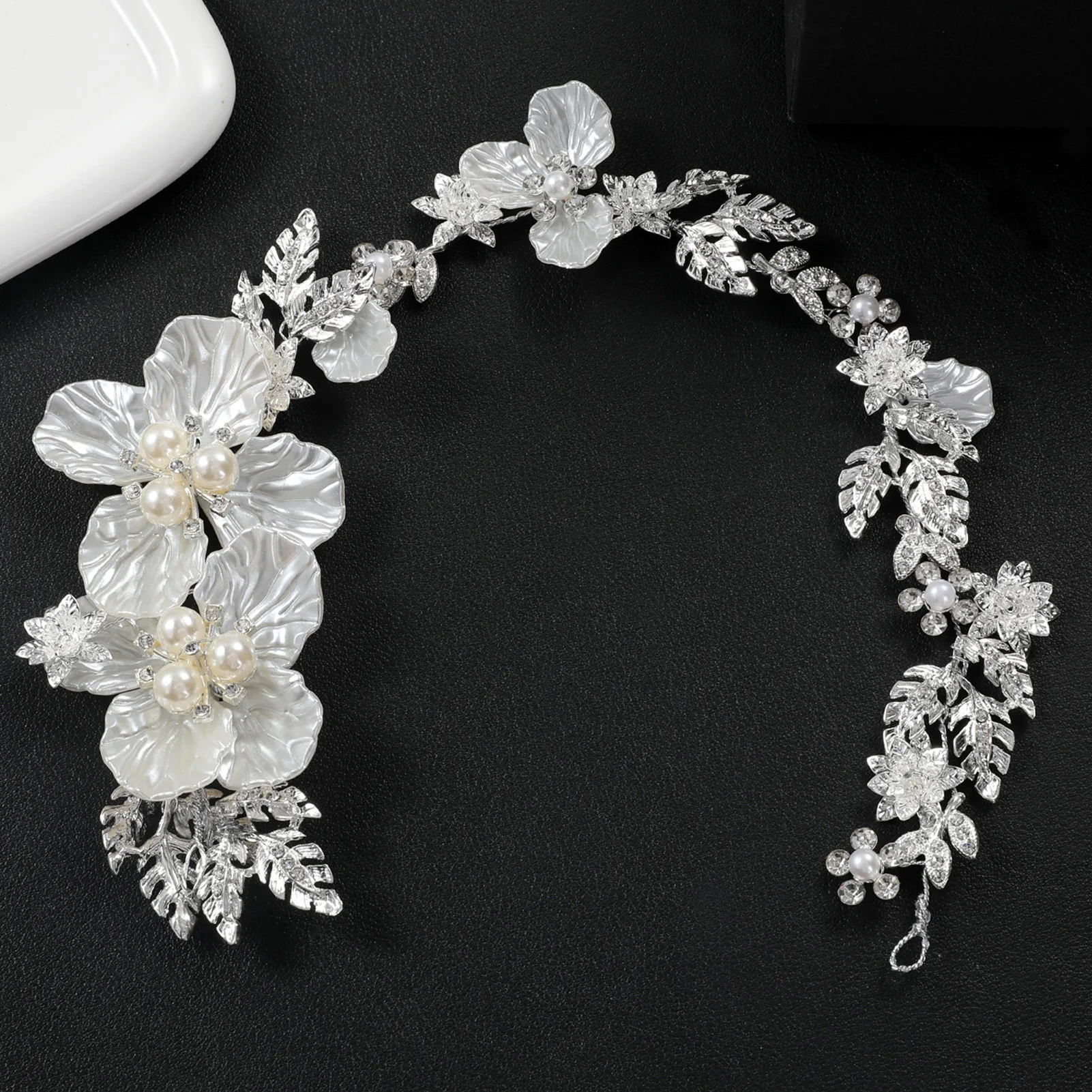 Elegant Flower Headband Large White Blooms for Bridal Wedding Party Hair Accessory for Bride Bridesmaid Gift Accessories