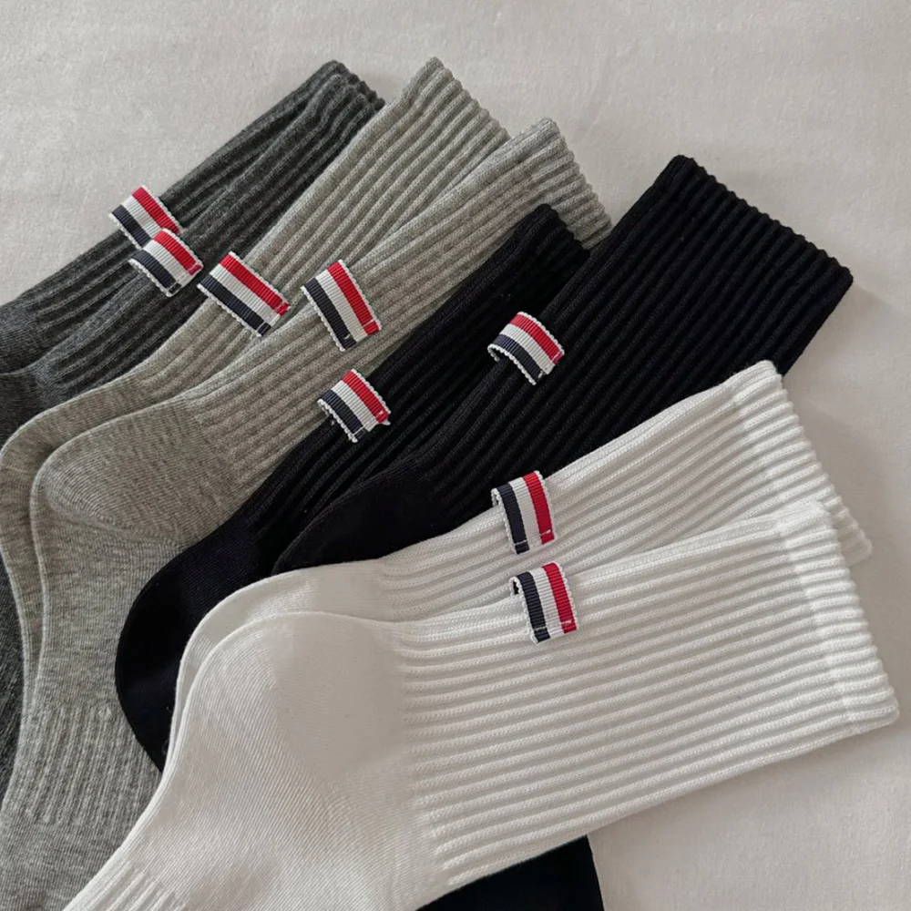 4 Pairs High-Quality Women's Socks Japanese Style Fashionably Simple Fabric Label Lady Socks Daily Casual Long Autumn Winter