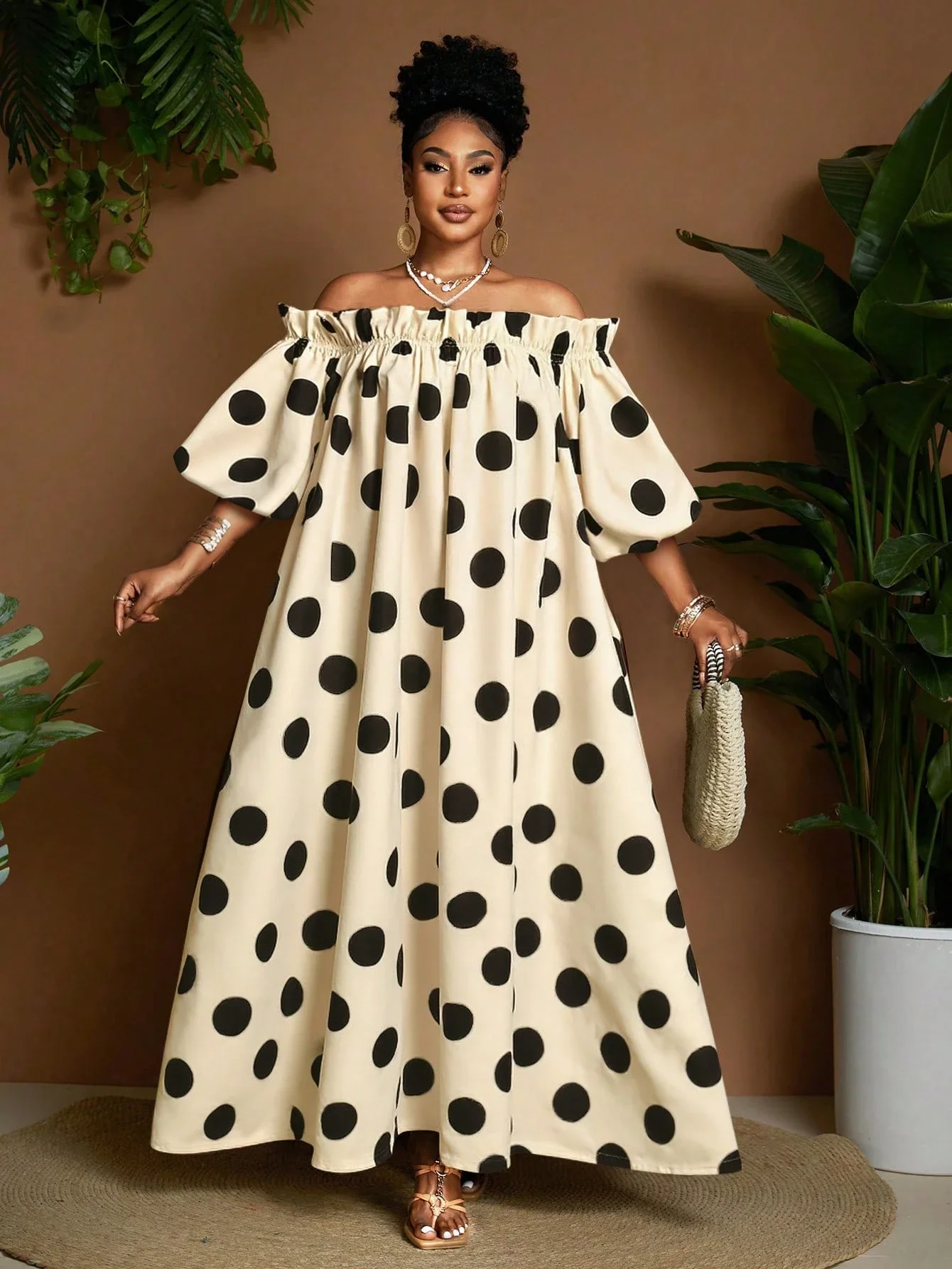 

Летнее повседневное свободное макси-платье с открытыми плечами, в горошек, с оборками по низу