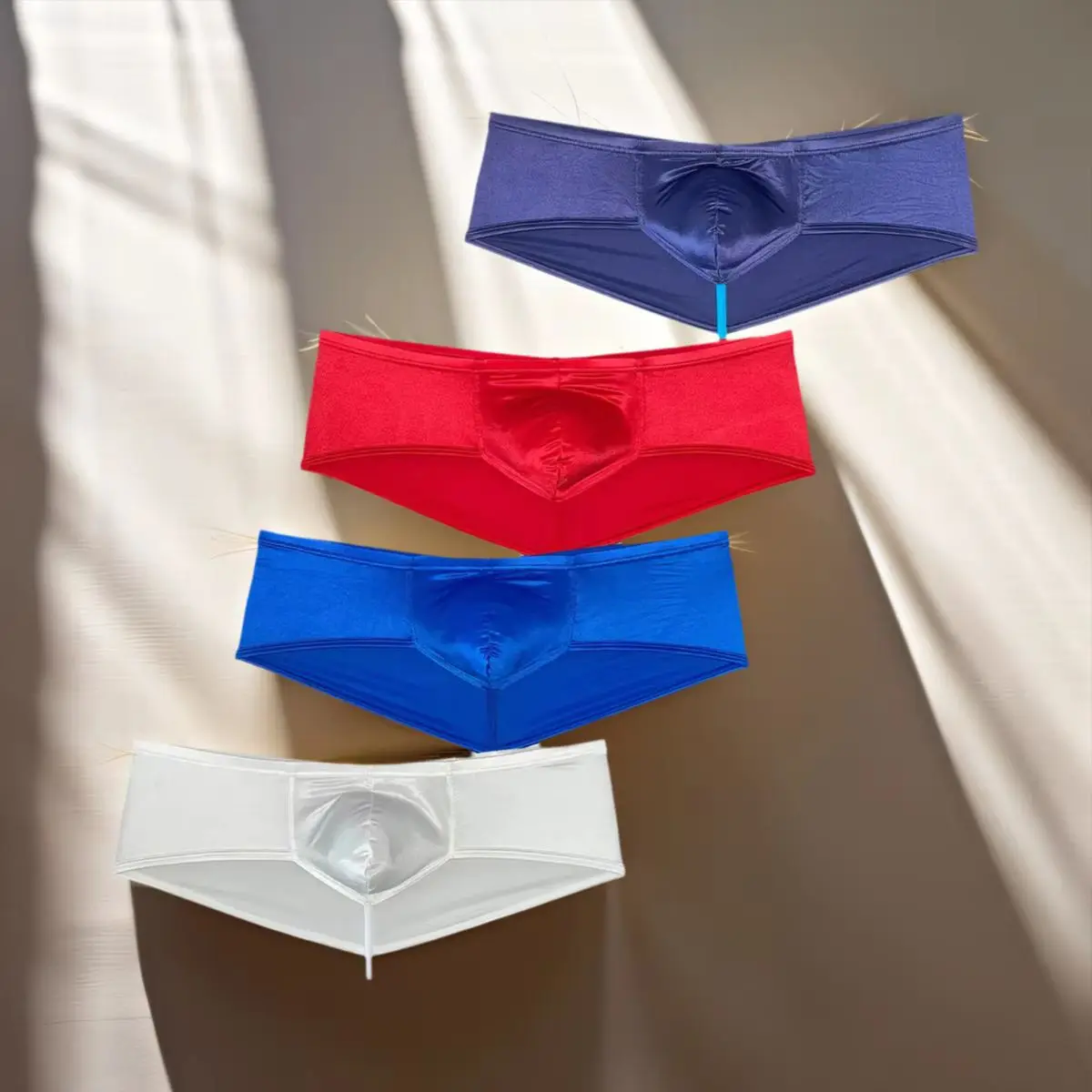 

Сексуальное глянцевое мужское нижнее белье-бикини с мокрым эффектом, хипстерские однотонные мужские трусы с металлическим блеском, микро-танга, нижнее белье, пляжная удобная посадка