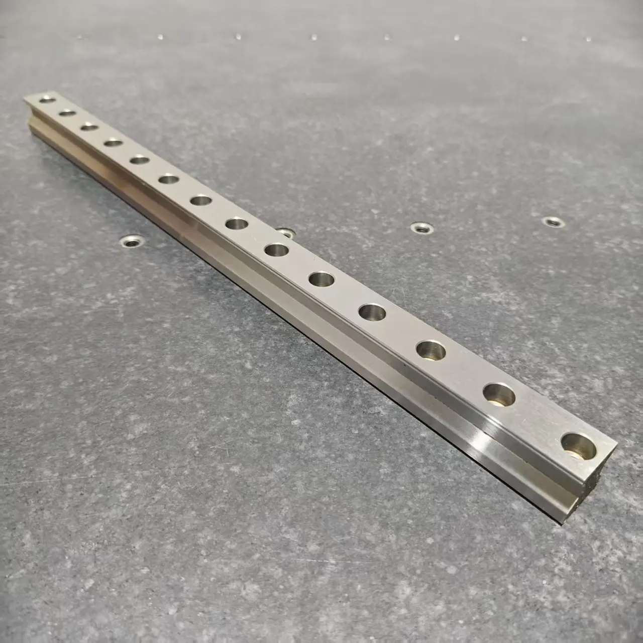 Linear Roller Guide Rail PLC Controlled Motor Bearing High Carbon Chromium Steel Good Wear Resistance High Hardness Automated
