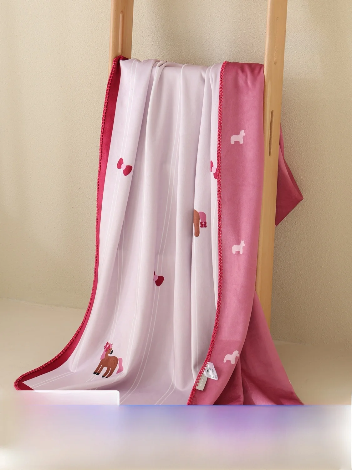 

Pink Year Velvet Blanket Cartoon Little Sofa Blanket Autumn Winter Nap Time Cozy Polyester Fiber PU Elastic Fiber