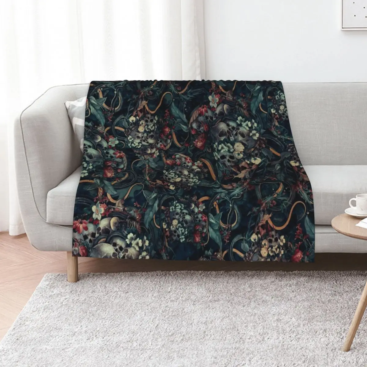 Skulls and Snakes Throw Blanket Thin Furry blankets ands Decorative Throw warm winter blankets and throws Blankets