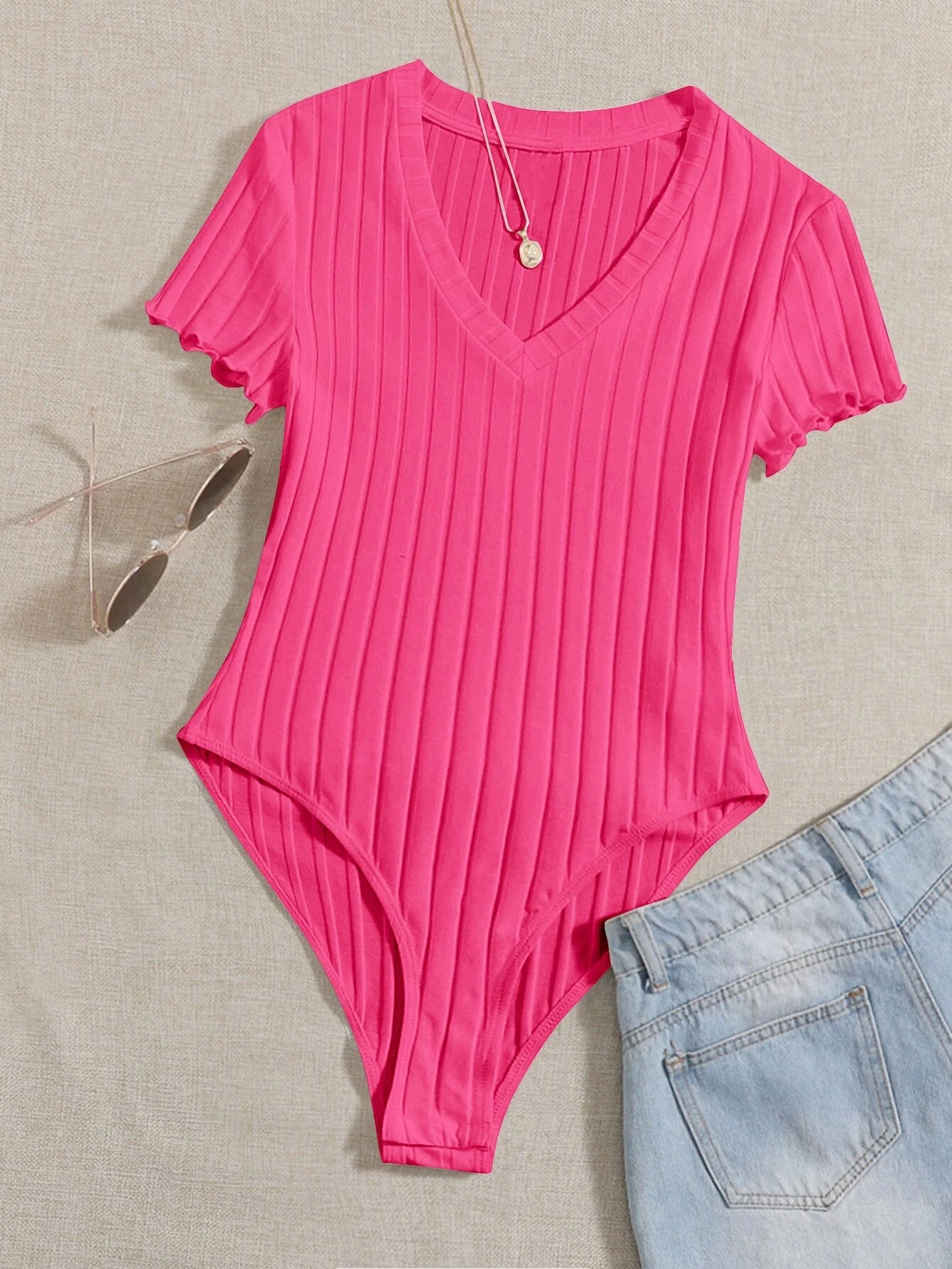 Neues kurzärmeliges, schmales T-Shirt mit V-Ausschnitt, sexy und vielseitiger, eng anliegender Jumpsuit. – Detail 12
