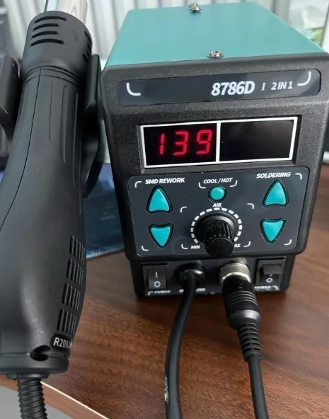 

8786D-I Паяльник 2-в-1 и паяльная станция горячего воздуха для ремонта SMD BGA и мобильных телефонов