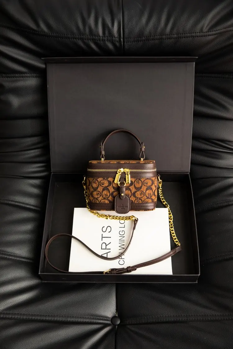 Minimalist Vintage Fashionable Letter Logo Diaper Bags For Ladies Elegant Shoulder Bag Large Capacity Tote Luxury