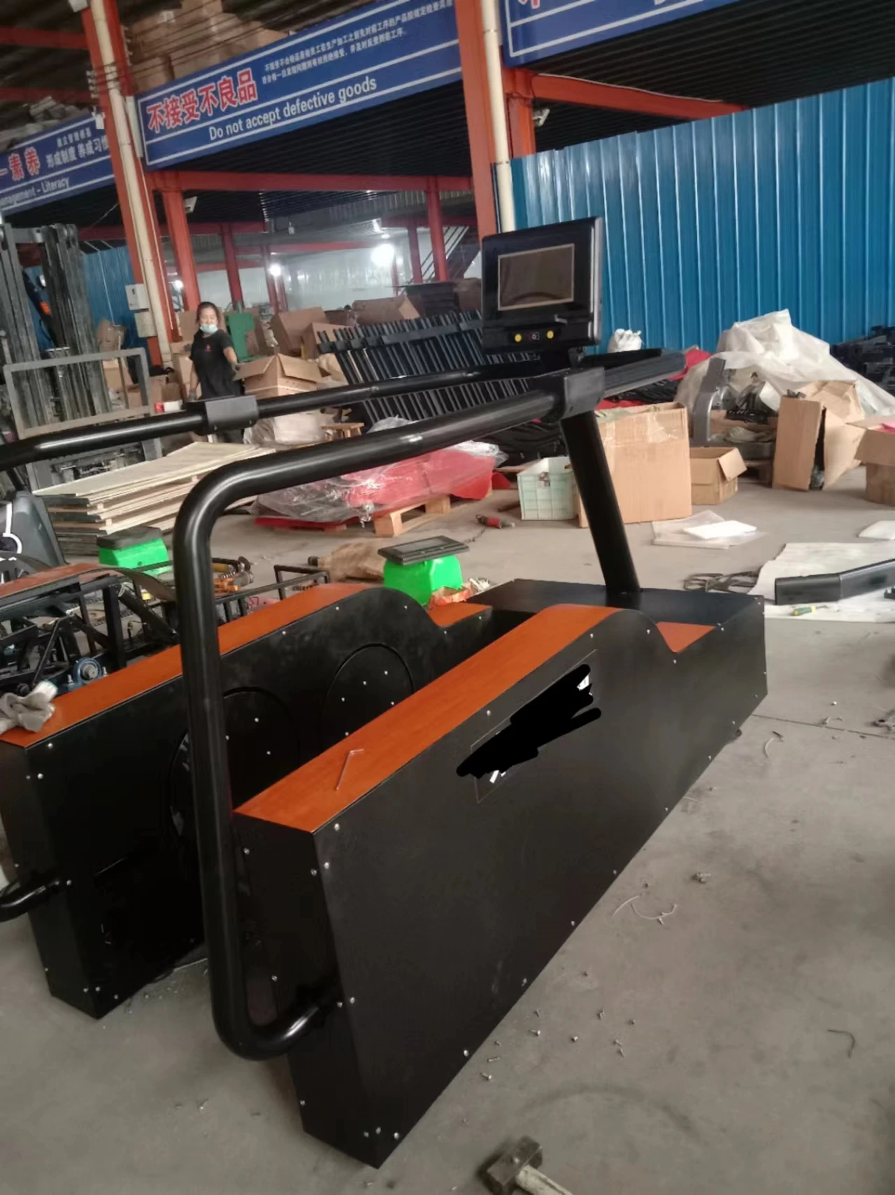 موجة داخلي ركوب الأمواج محاكي الصالة الرياضية التجارية آلة ركوب الأمواج الكهربائية الأساسية التدريب آلة ركوب الأمواج