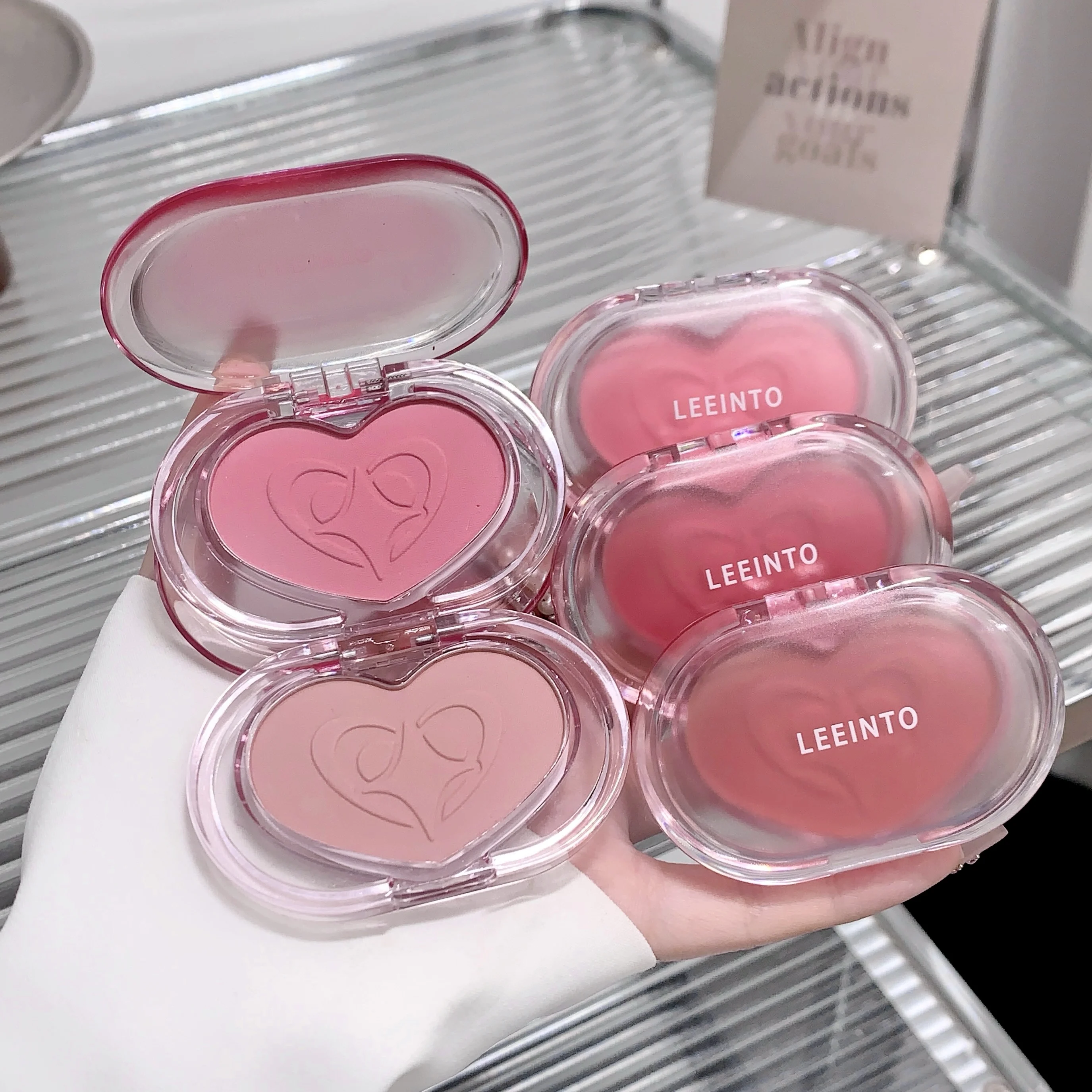 LEE INTO Blush de cor única Textura sedosa, renderização sem sensação de pó Baixa saturação, brilho fosco natural de longa duração