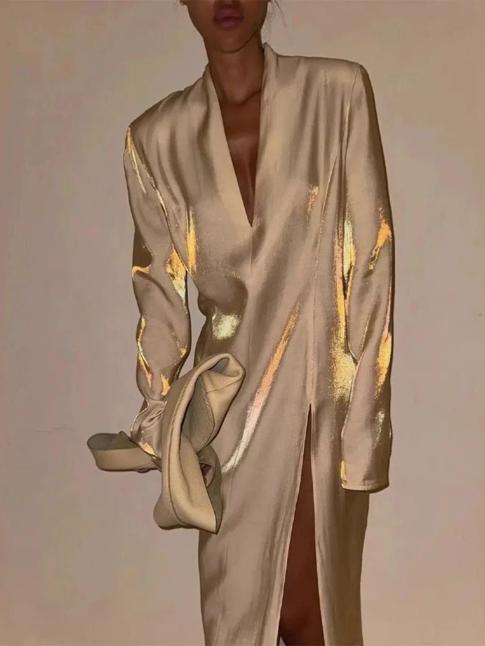 2025 moda de verano nuevo vestido elegante de mujer dorado brillante con cuello en V dividido Sexy estilo callejero levante vestido largo