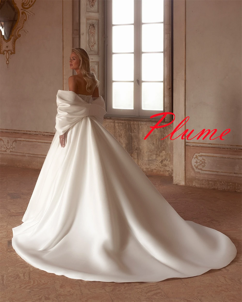 Exquisitos vestidos de novia de satén blanco personalizados, vestido de novia sencillo sin tirantes de manga larga, vestido de novia con cola de capilla y lazo sin espalda