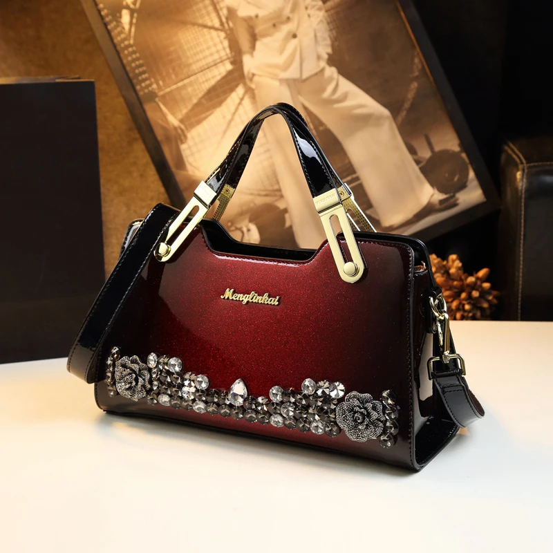 2023 new fashion large-capacity middle-aged mother bag bright leather bag atmospheric high-grade embroidered diamond messenger h