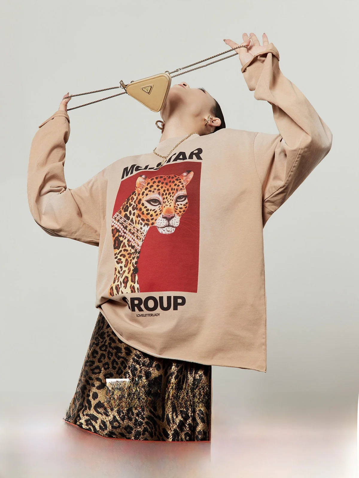 

Loose Casual Diamond Leopard Print Sand Colored T-Shirt Women's Spring New Style Zhou Li Wu Brand Breathable Long Sleeve Crew...