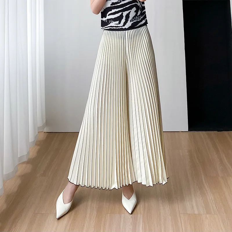 Comfortable, fashionable, casual, high-end, simple, loose, wide leg skirt pants for women summer 2025, new pleated design - Image 4