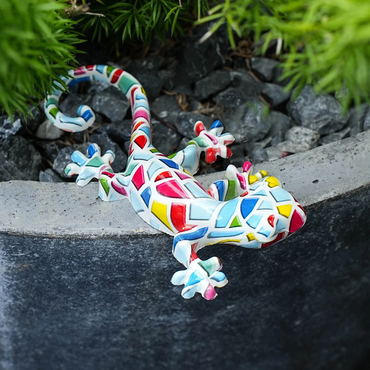 2 pcs Resin Gecko Wall Decor, Garden Yard Decoration,Water Transfer Colorful Lizard Garden Art For Outdoor And Indoor Decoration