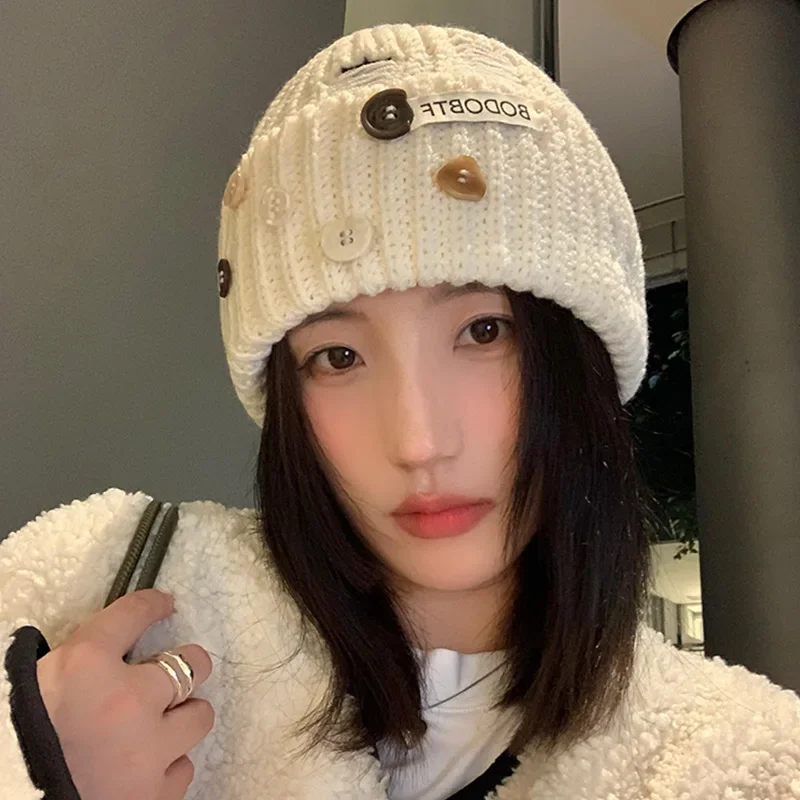 

2024 Women's Knitted Woolen Hat - Autumn & Winter. Retro Button Design. Korean Style, Warm & Cold-Proof. Versatile Beanie