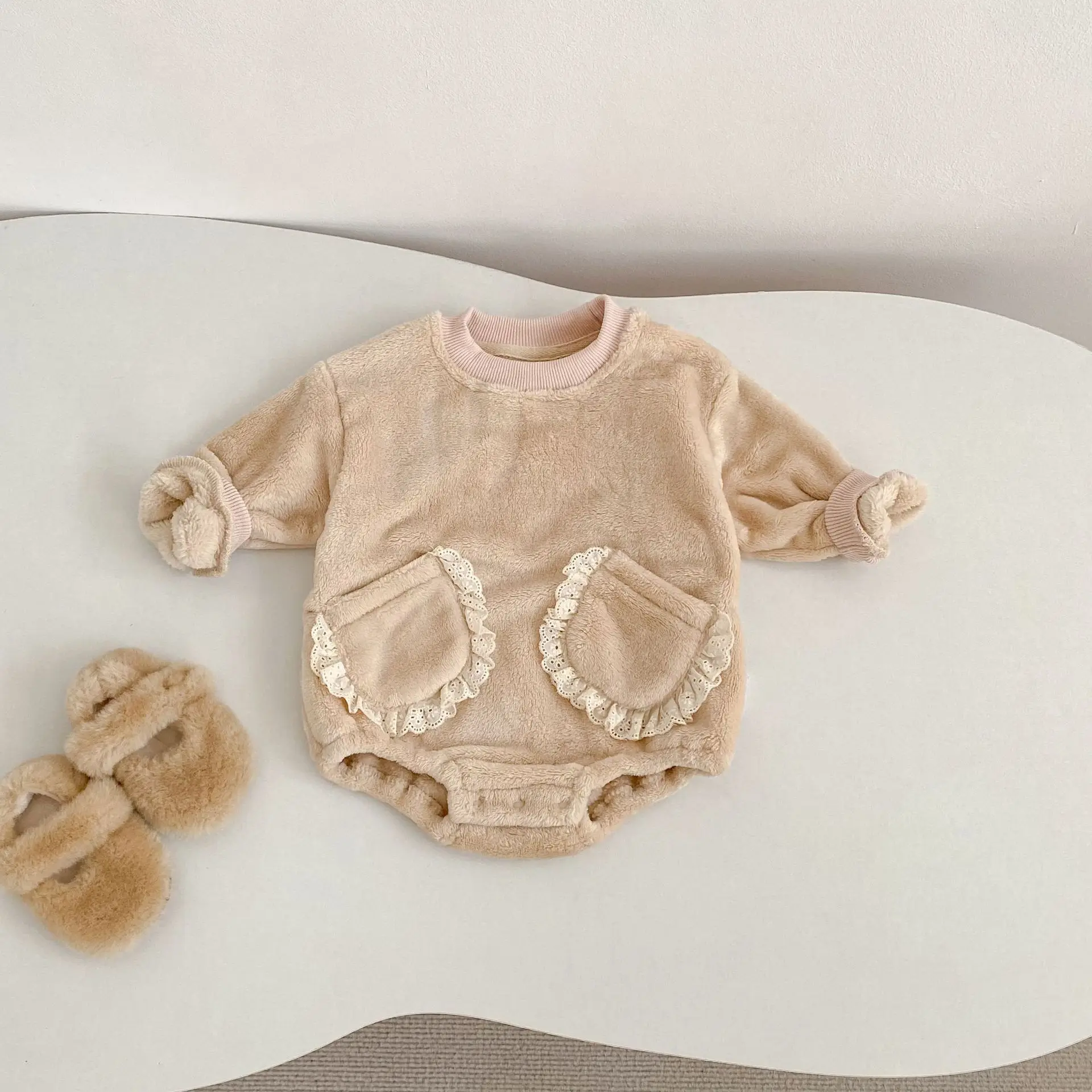 

Autumn and winter new baby clothes for 0-3 years old, plush long-sleeved clothes, cute triangular climbing clothes