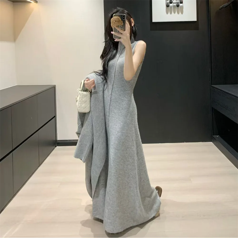 

Длинное трикотажное платье, жилет без рукавов с высоким воротником и пальто, кардиган или платье-свитер, комплект из двух предметов