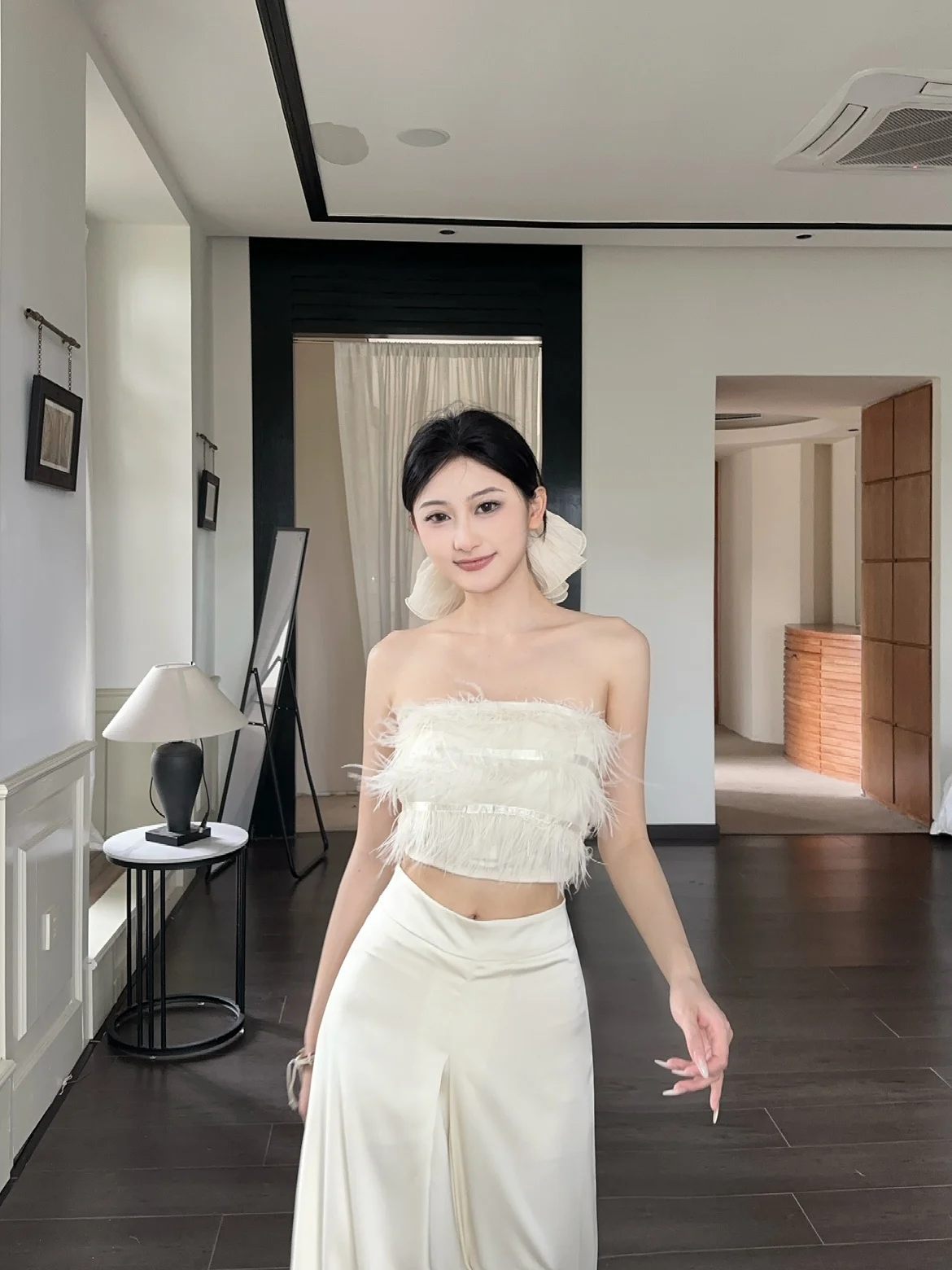 

Женский модный комплект Pure Desire: топ-бюстье на одно плечо с бахромой и утягивающий топ, а также повседневные длинные брюки с высокой талией