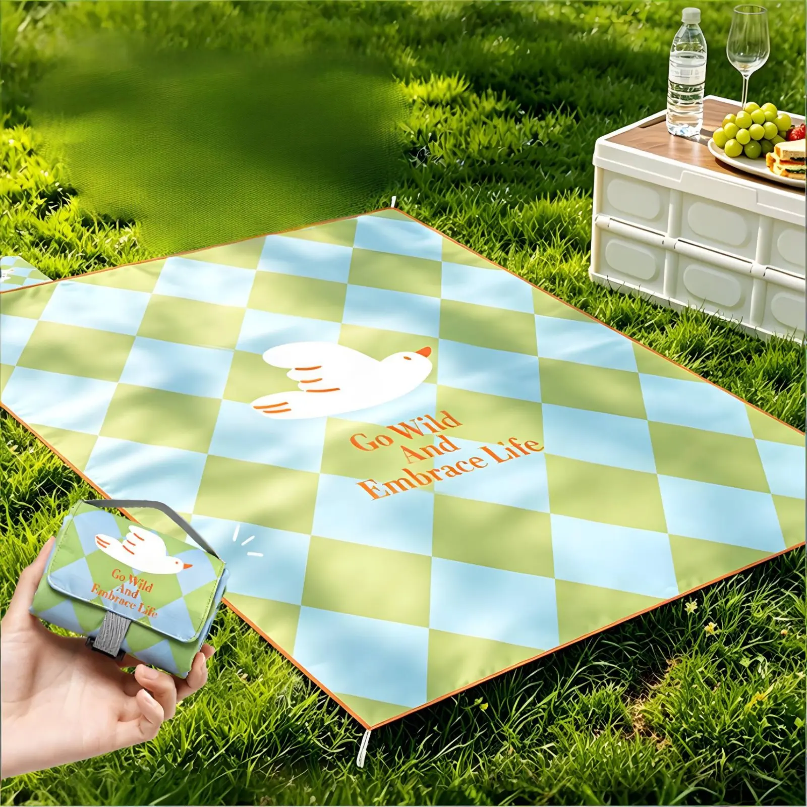 Foldable Picnic Mat Moisture-Resistant Waterproof Picnic Mat Portable Outdoor Rug Lightweight Camping Gear Carry Handle