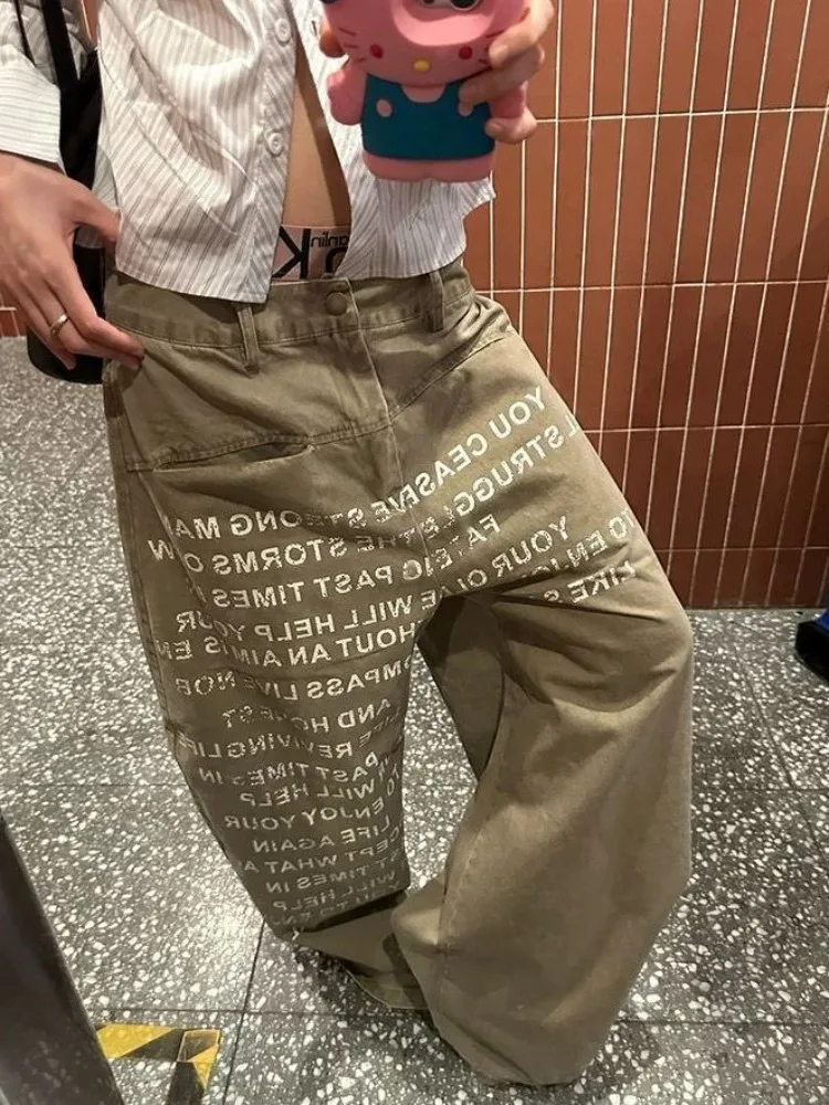 بنطلون جينز نسائي كاكي فضفاض واسع الساق مطبوع عليه حروف للجنسين بنطلون جينز نسائي غير رسمي من قماش الدنيم