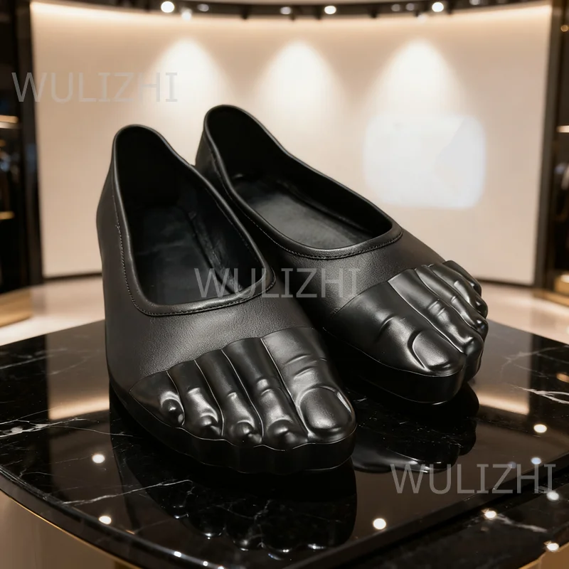 بني داكن مسطح خمسة أصابع الكتابة على الجدران المصارع أحذية حقن جلدية سوداء أنيقة أصفر مختلط اللون الصنادل في الشارع الحديثة