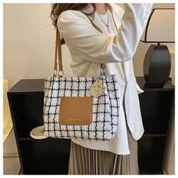 Bao Cross Border Wholesale Tote Bag Large Capacity Shoulder Bag Popular Commuting Versatile Student Plaid Shoulder Bag