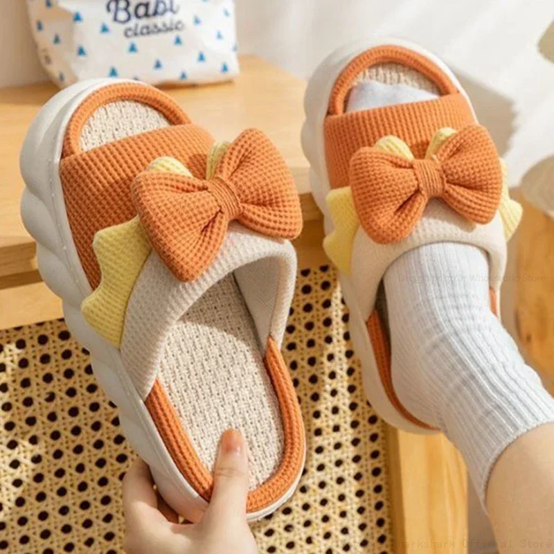 Chinelos de linho antiderrapantes internos para mulheres, sapatos de algodão domésticos, chinelo liso bonito bowknot, slides de casais, primavera, verão