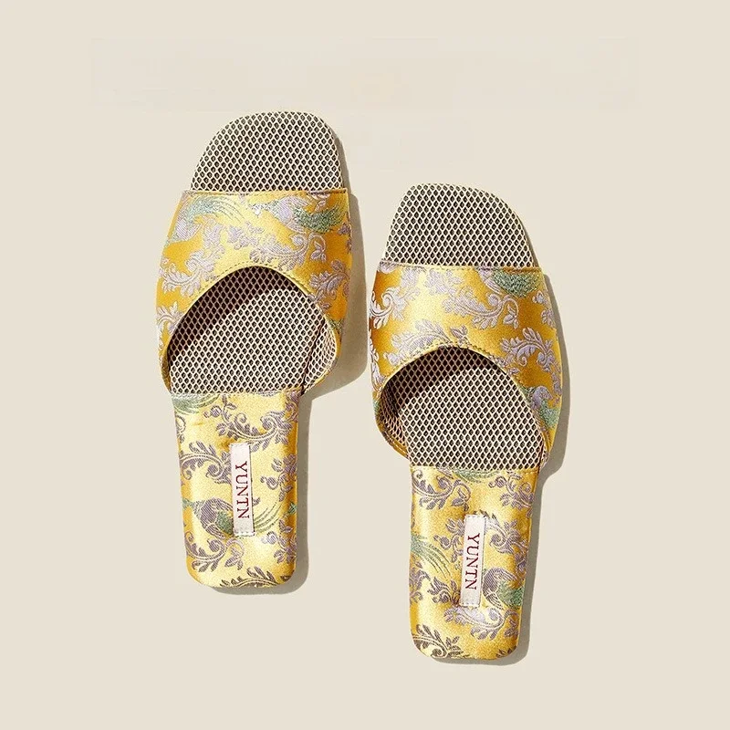 

Elegant New Chinese Style Women's Slippers Indoor Slippers with High - class Satin Non - slip Ox - tendon Sole for Home Comfort