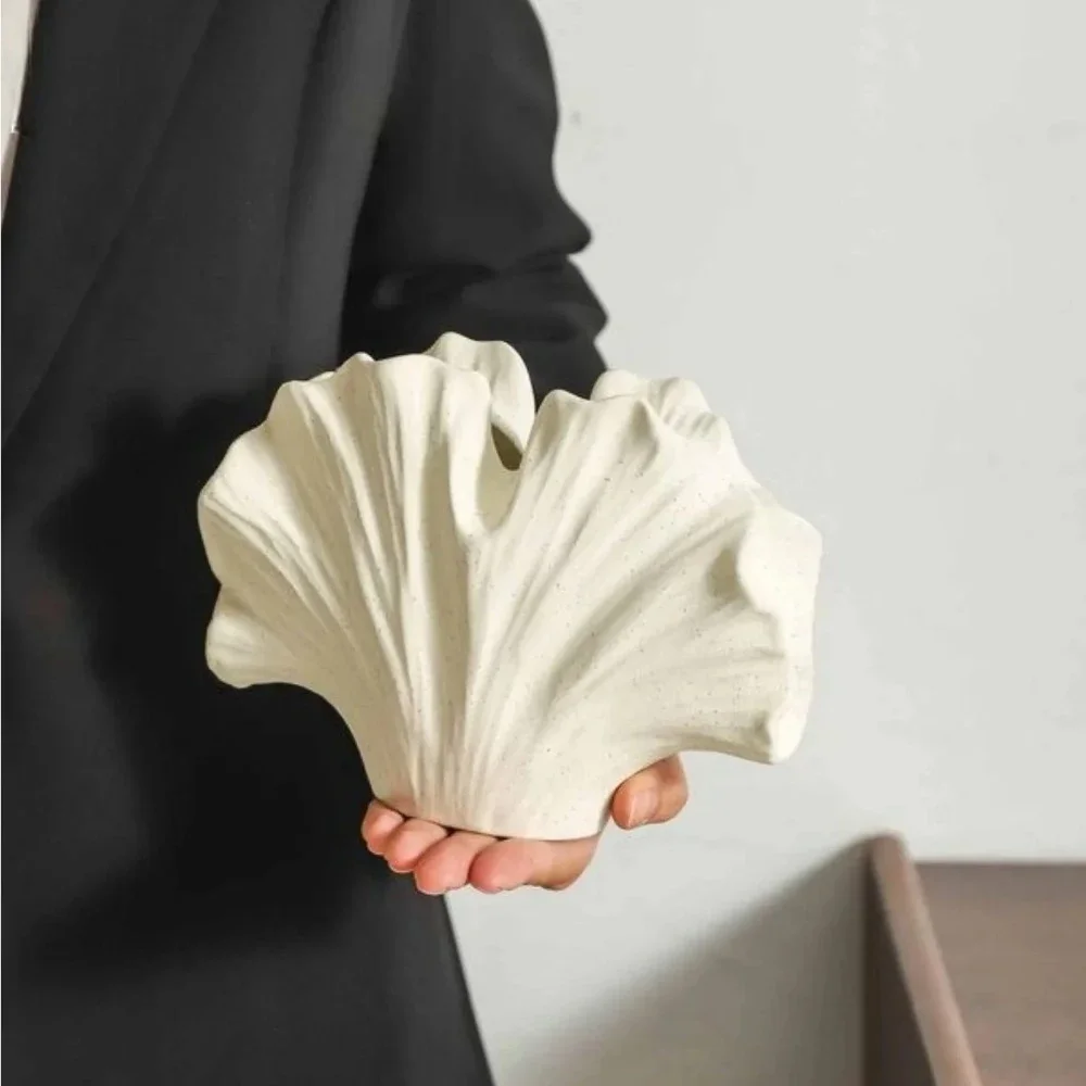 Nordic Retro Vase Ceramic B&B Living Room Desktop Ornaments Leaf-shaped Vase Dried Flower Flower Arrangement Vase Ornaments
