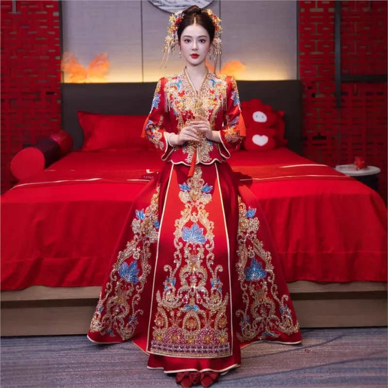 New style of luxurious velvet beaded Chinese-style heavy-duty clothing with a phoenix crown and red wedding dress