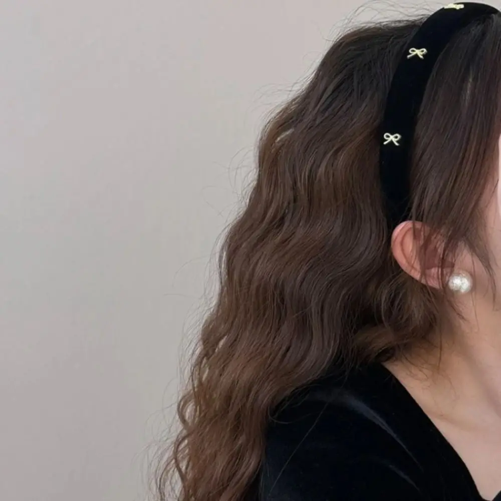 Elegant Velvet Bow Headband Alloy Vintage Hair Hoop French Style Non Slip Velvet Hairband Fall Winter