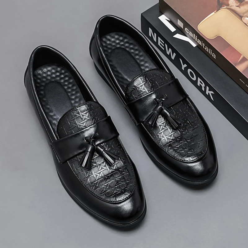 New High Quality Pointed Casual Leather Shoes Men's Wedding Shoes Bullock Fringe A Slip-On Beef Sole Stylist Fashion Shoes