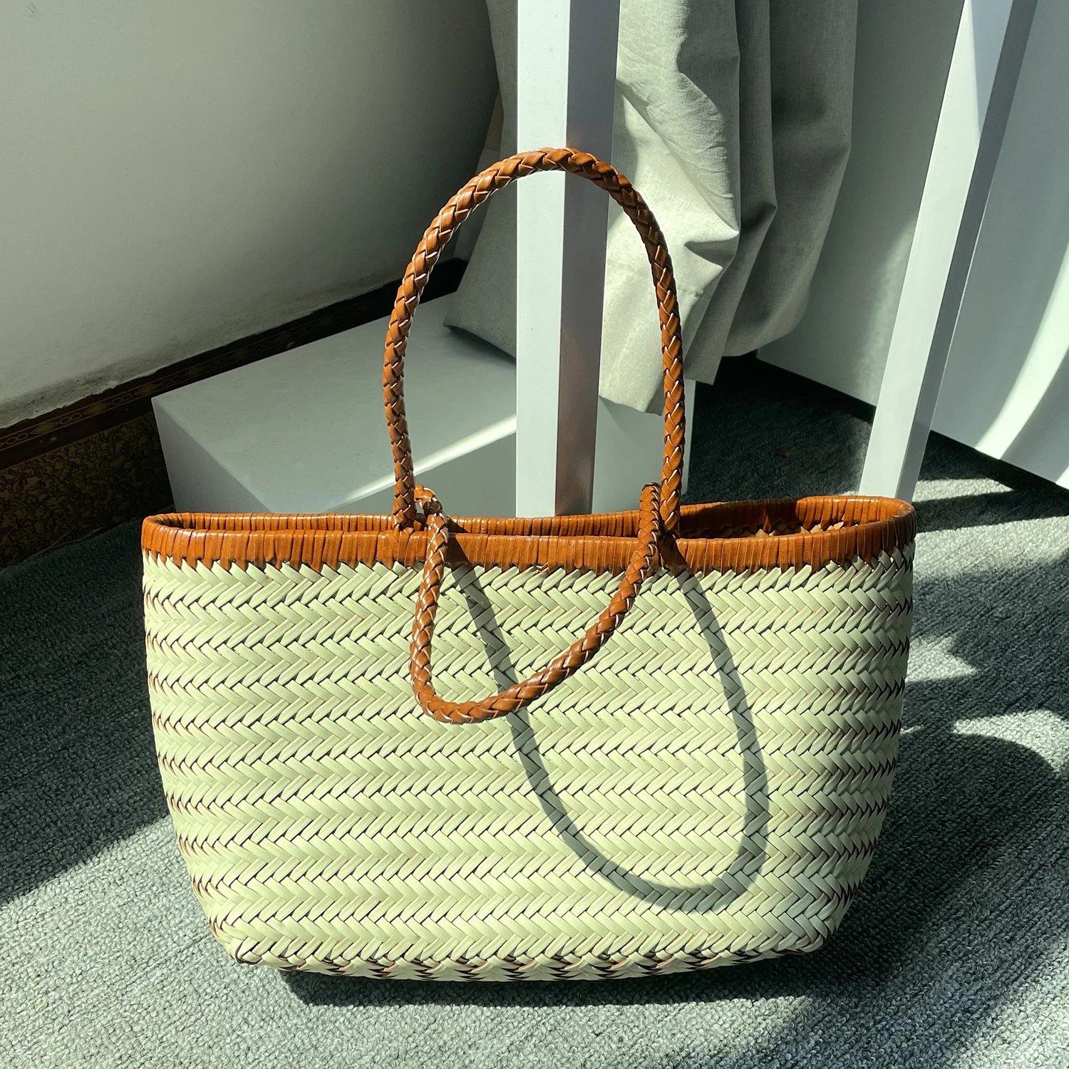 

French split leather hand-woven tote bag 2025 new design large capacity vintage vacation beach bag fashionable ladies handbag