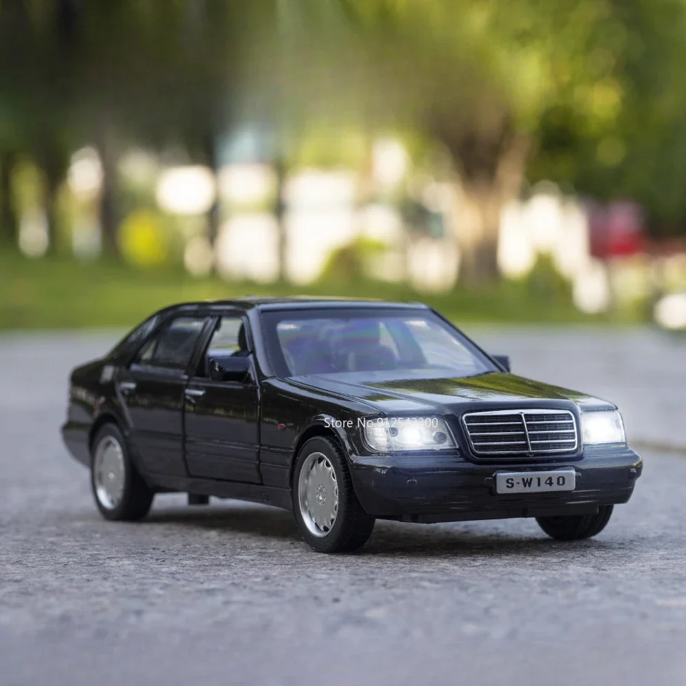 1:32 Mercedes-Benz S-W140 Car Model Toy Alloy Diecast Pull Back Sound Light Doors Opened Classic Vehicle Models for Boys Gifts