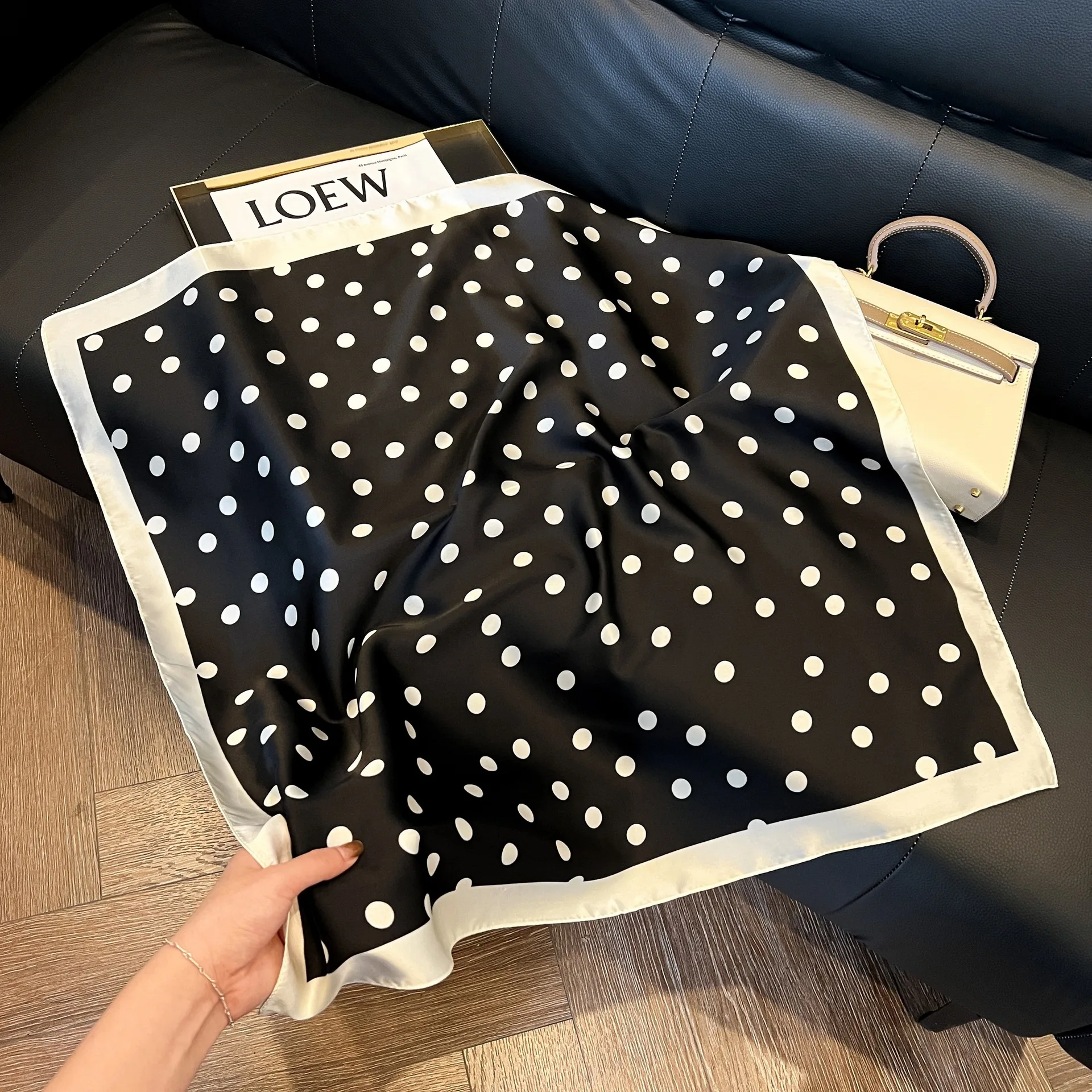 70 cm gepunkteter Schal für Damen, Frühling und Sommer, dünner Twill-Schal aus Seidenimitat für modischen und vielseitigen Turban-Schal – Detail 5