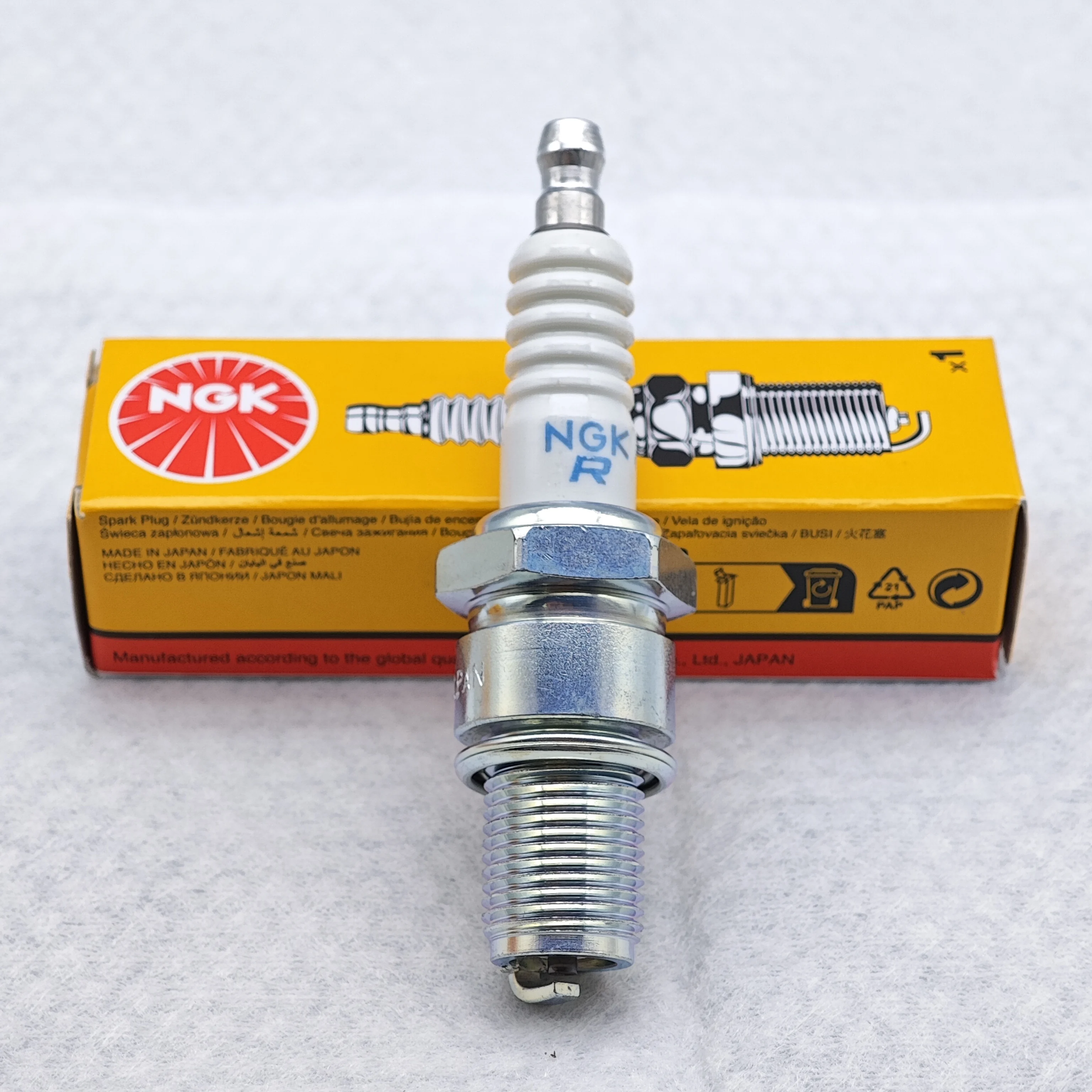 1pcs BR9ES 5722 BR9EIX 3981 NGK Spark Plug