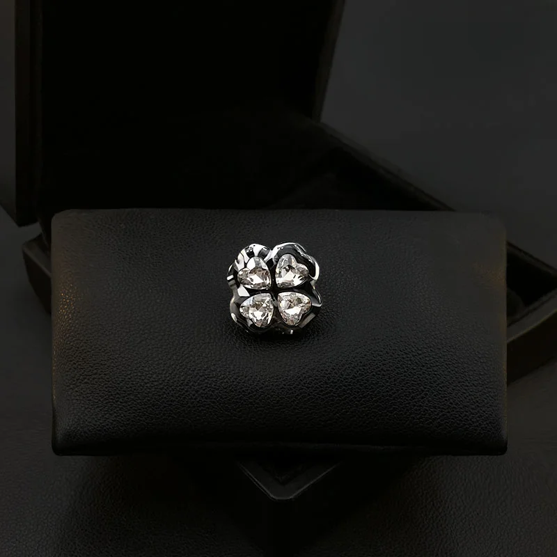 Lucky Four-Leaf Clover Magnetic Brooch Women Summer Trimmings for Clothing Corsage Anti-Exposure Buckle Accessories Jewelry 5652