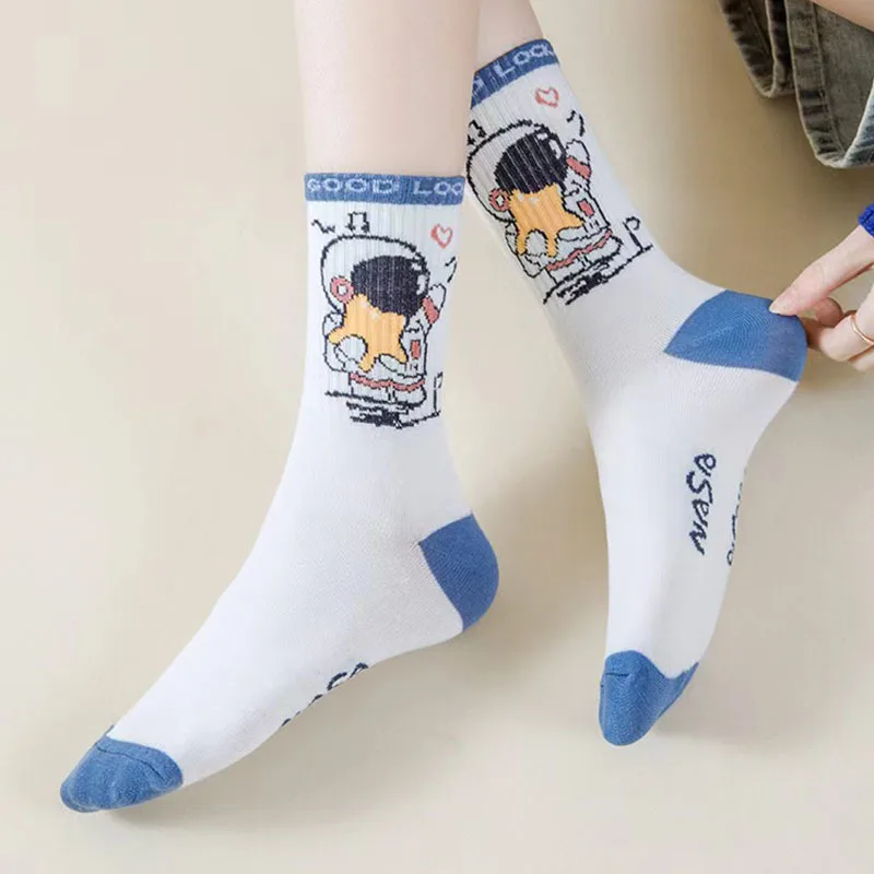 Calcetines de algodón de alta calidad para hombre y mujer, medias de longitud media con dibujos animados, versátiles, a la moda, 5/10 pares