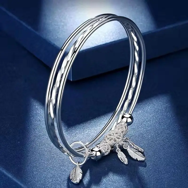 

A push-pull women's fashion bracelet made of pure silver material a romantic Valentine's Day gift for girlfriends