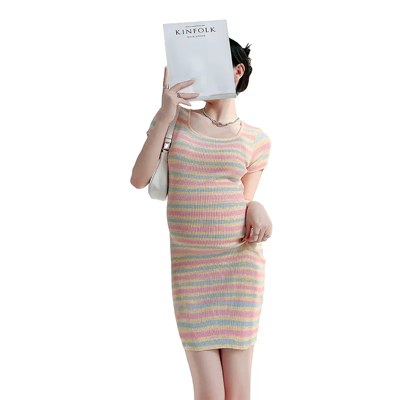 فستان صيفي للنساء الحوامل لعام 2025، تصميم متطور، تنورة محبوكة مخططة للتخسيس عصرية وأنيقة