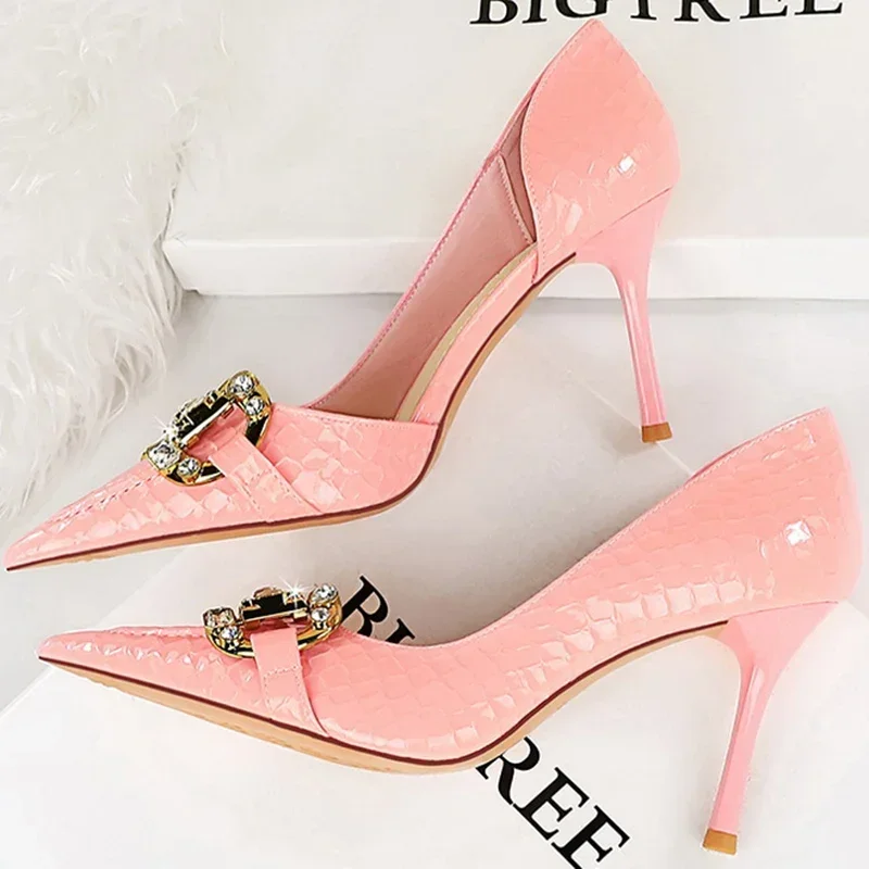 Women 8cm High Heels Hollow Pumps Lady Luxury Designer Replica Bling Metal Chain Crystal Middle Heels Pink Evening Prom Shoes