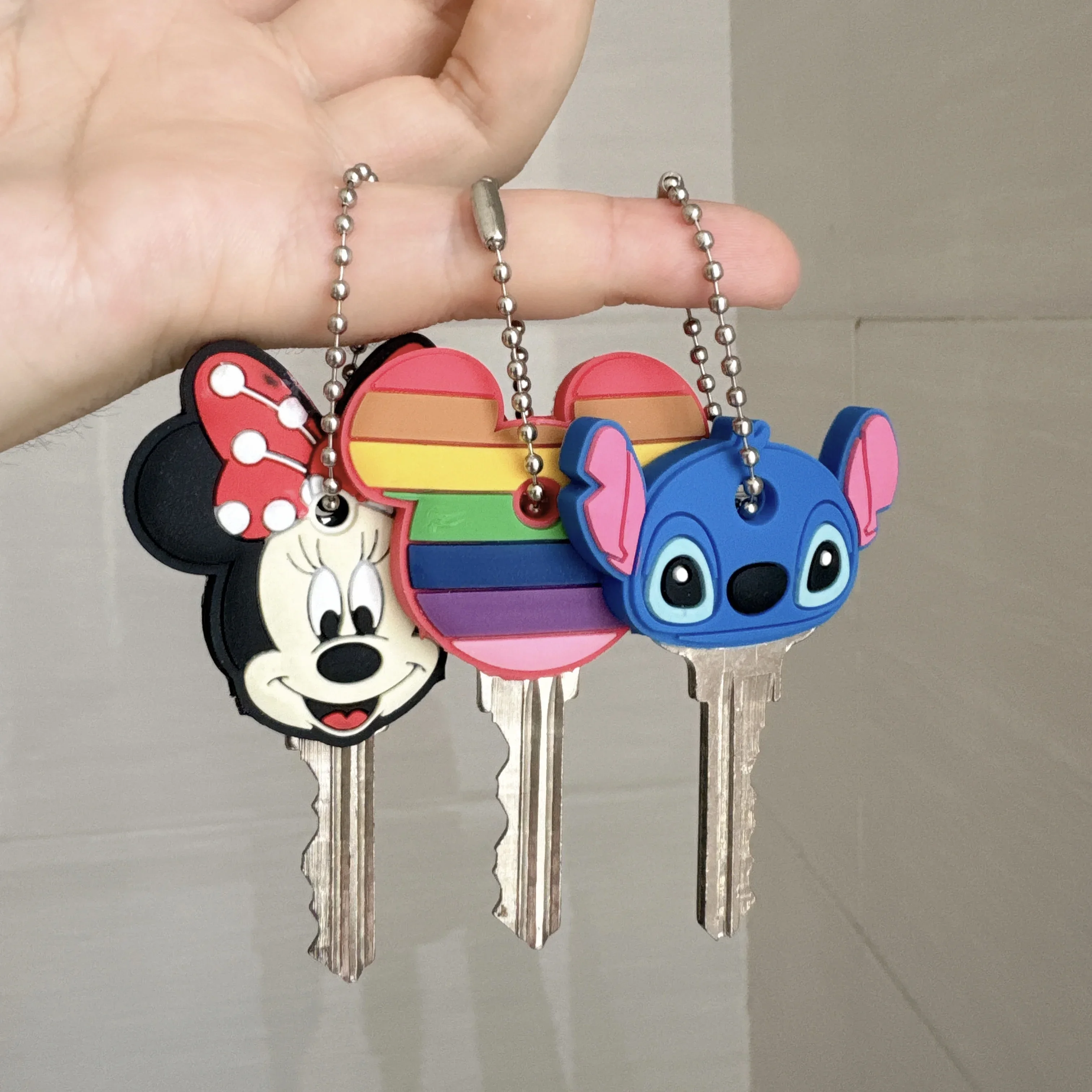 2025 Stitch hello kitty tapas protectoras para llaves Anime Lilo & Stitch dibujos animados modelado funda de silicona para llaves llavero portátil