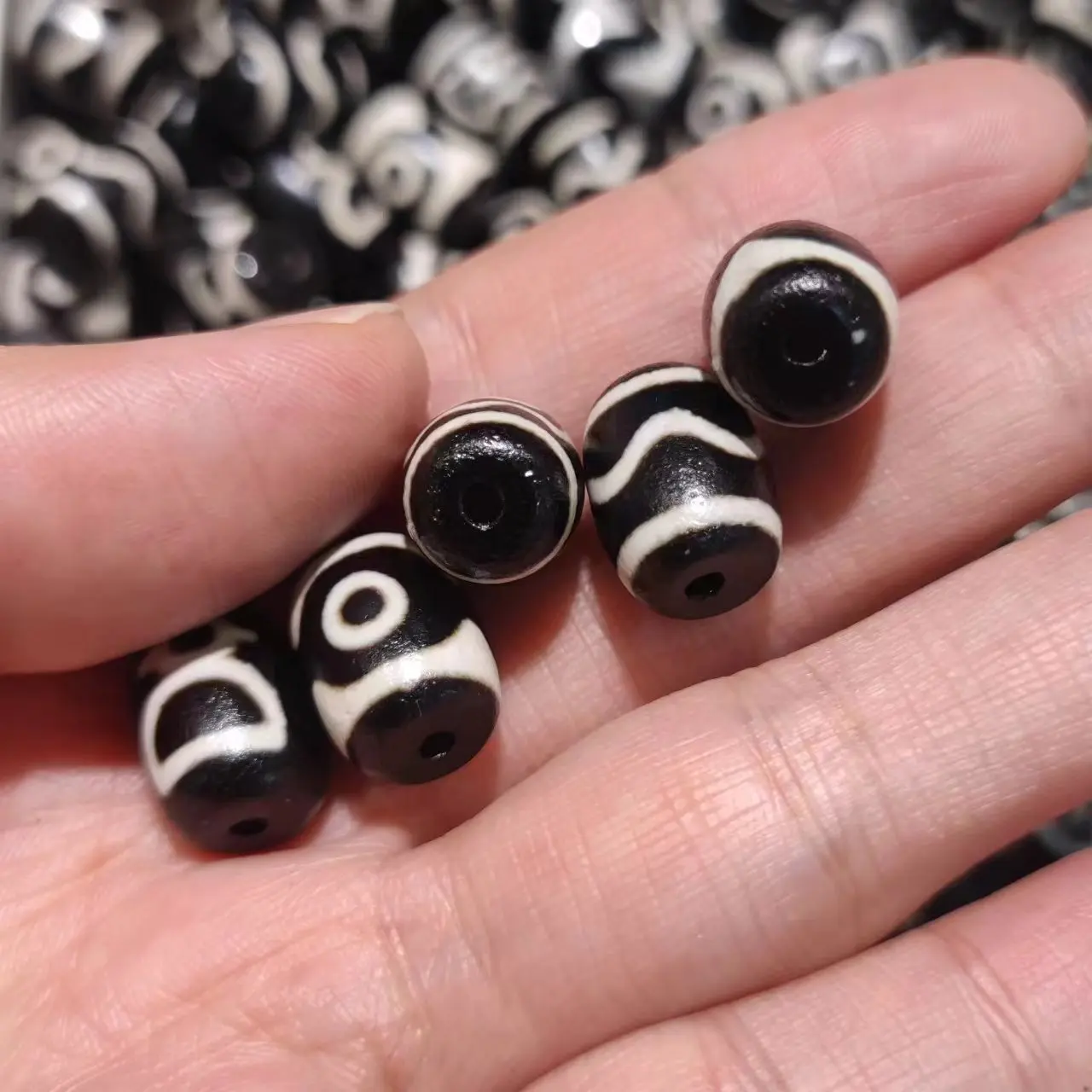 100PCS/lot Natural Agate Dzi wholesale black and white a variety of patterns bucket beads diy bracelet 10*14mm Ethnic style