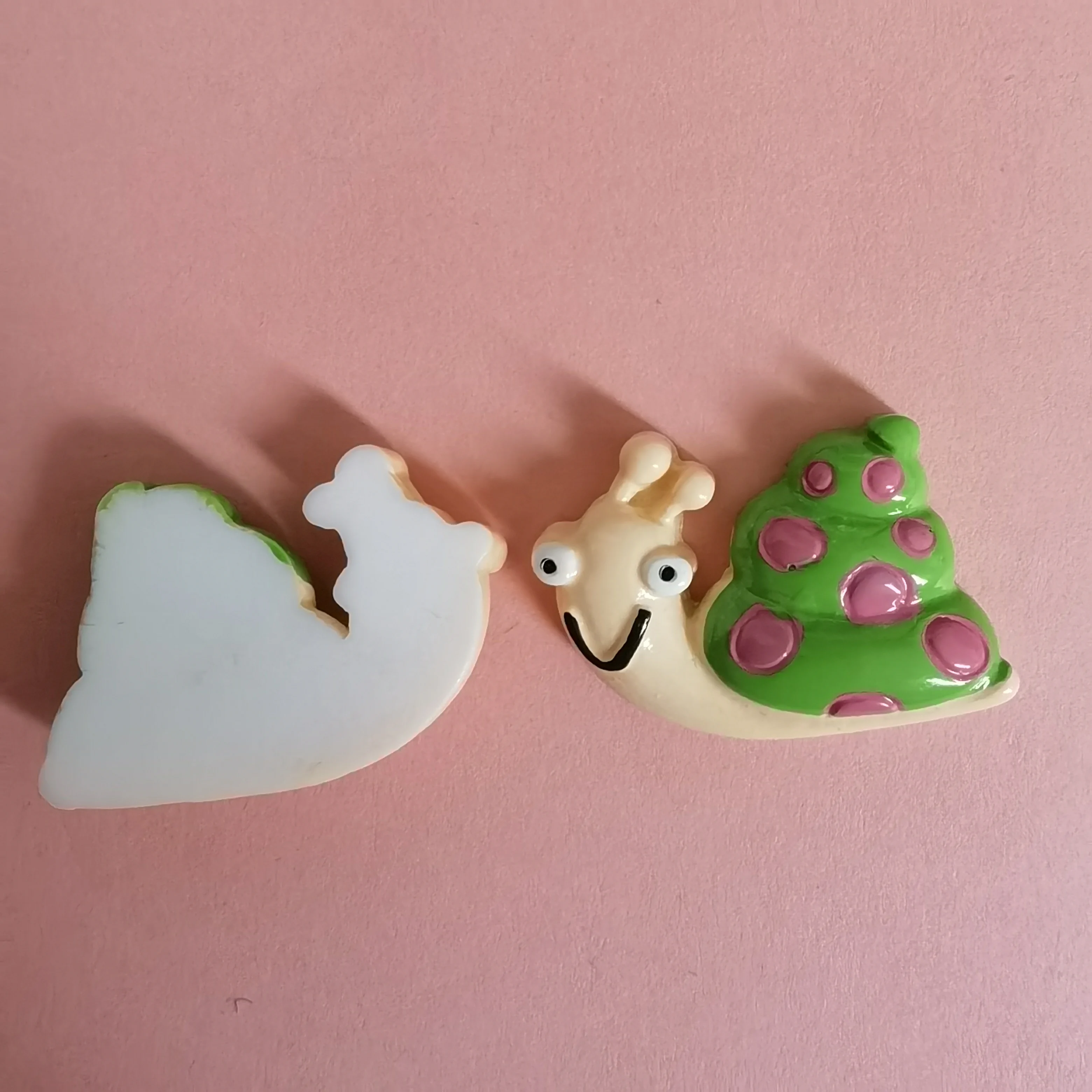 Cute Resin Mini Green Snail Flat Back Cabochon Deco Parts Embellishments For Hair Bows Accessories