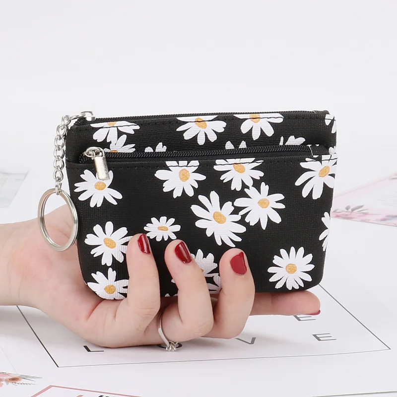 Dompet Koin Kulit PU Cetak Daisy dengan Gantungan Kunci Dompet Wanita Dompet Koin Dompet Ritsleting untuk Koin Mini Tempat Kartu Kantong Koin