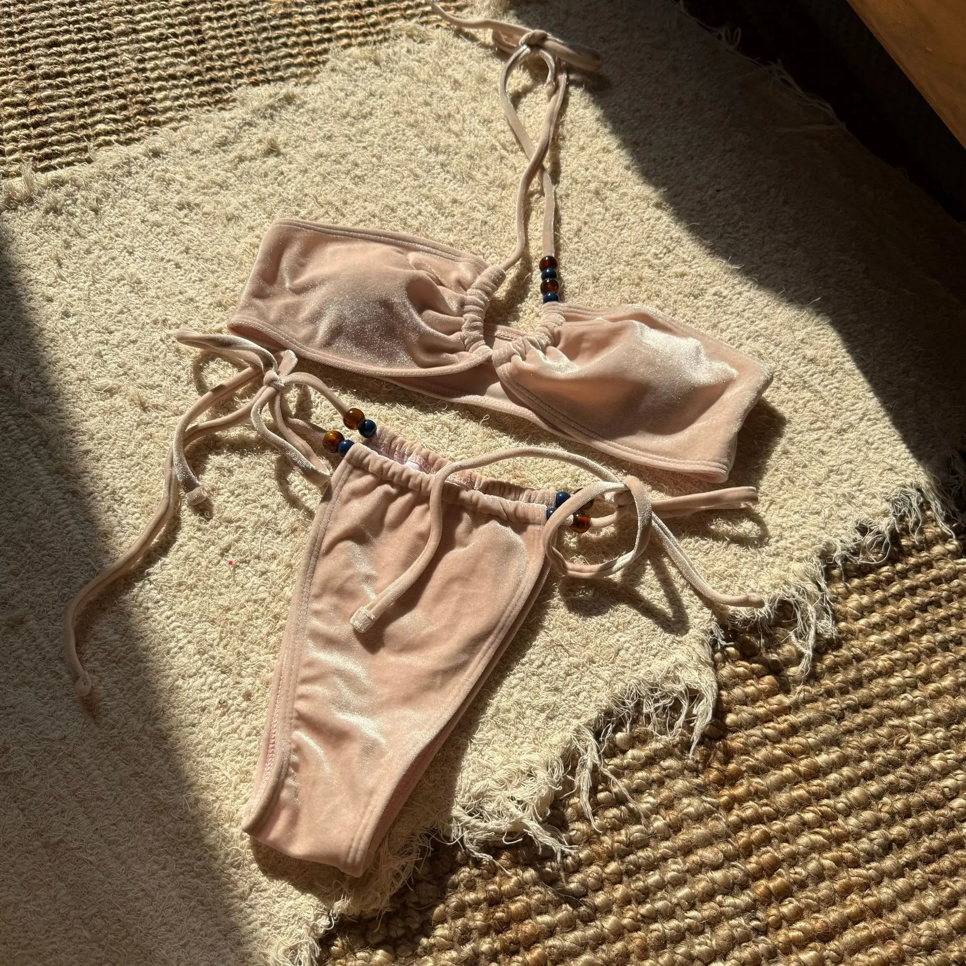 2025 nuevo traje de baño de terciopelo brillante con cordones dividido para mujer bikini playa playa traje de baño