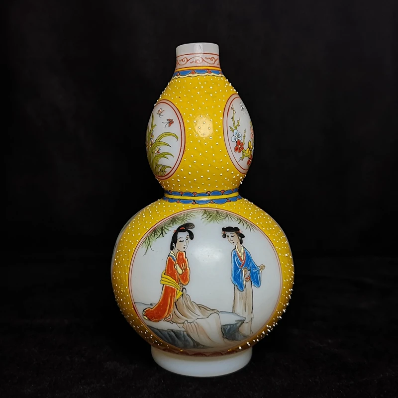 YIZHU CULTUER ART Size 18 × 11 cm Mark Chinese Old Beijing Glaze Painting Beauty Flowers Birds Vase Bottle