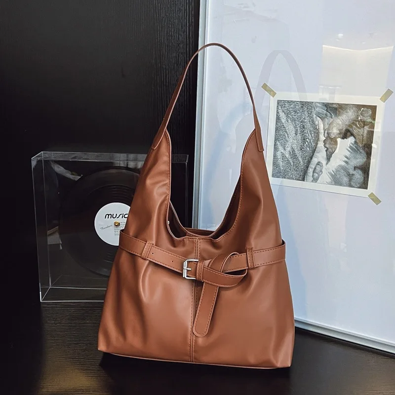 

2025 Autumn Winter Oil Leather Tote Bag, Versatile Underarm Purse for Women Vintage Bucket Crossbody Minimalist Day to Night Bag